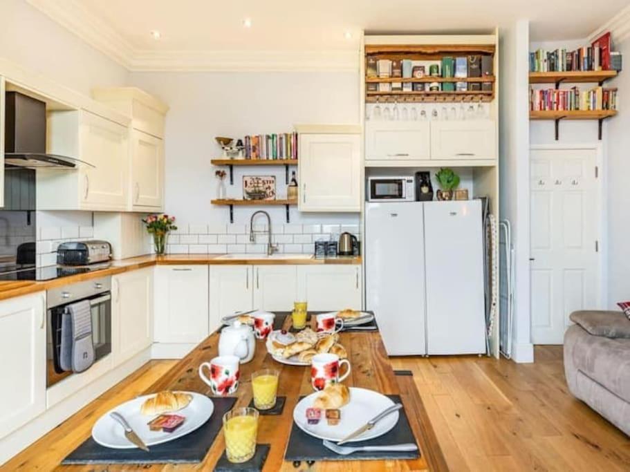 Appartement Number 7 Torquay Stunning Sea Views Extérieur photo